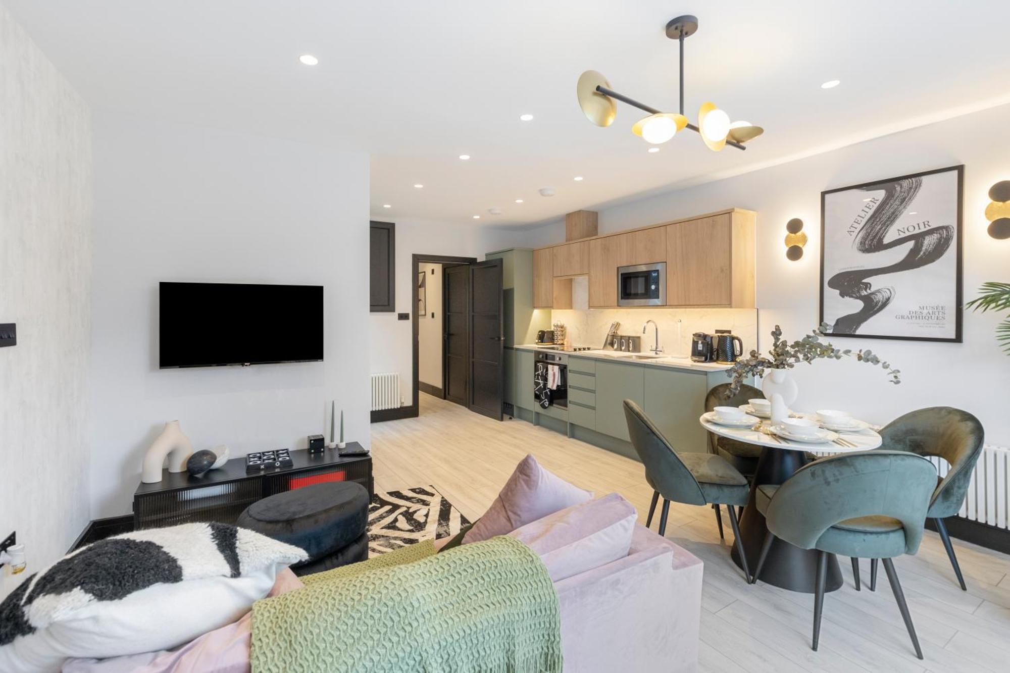Appartamento Unwind In Style 2Br With Cozy Backyard For Groups Londra Esterno foto