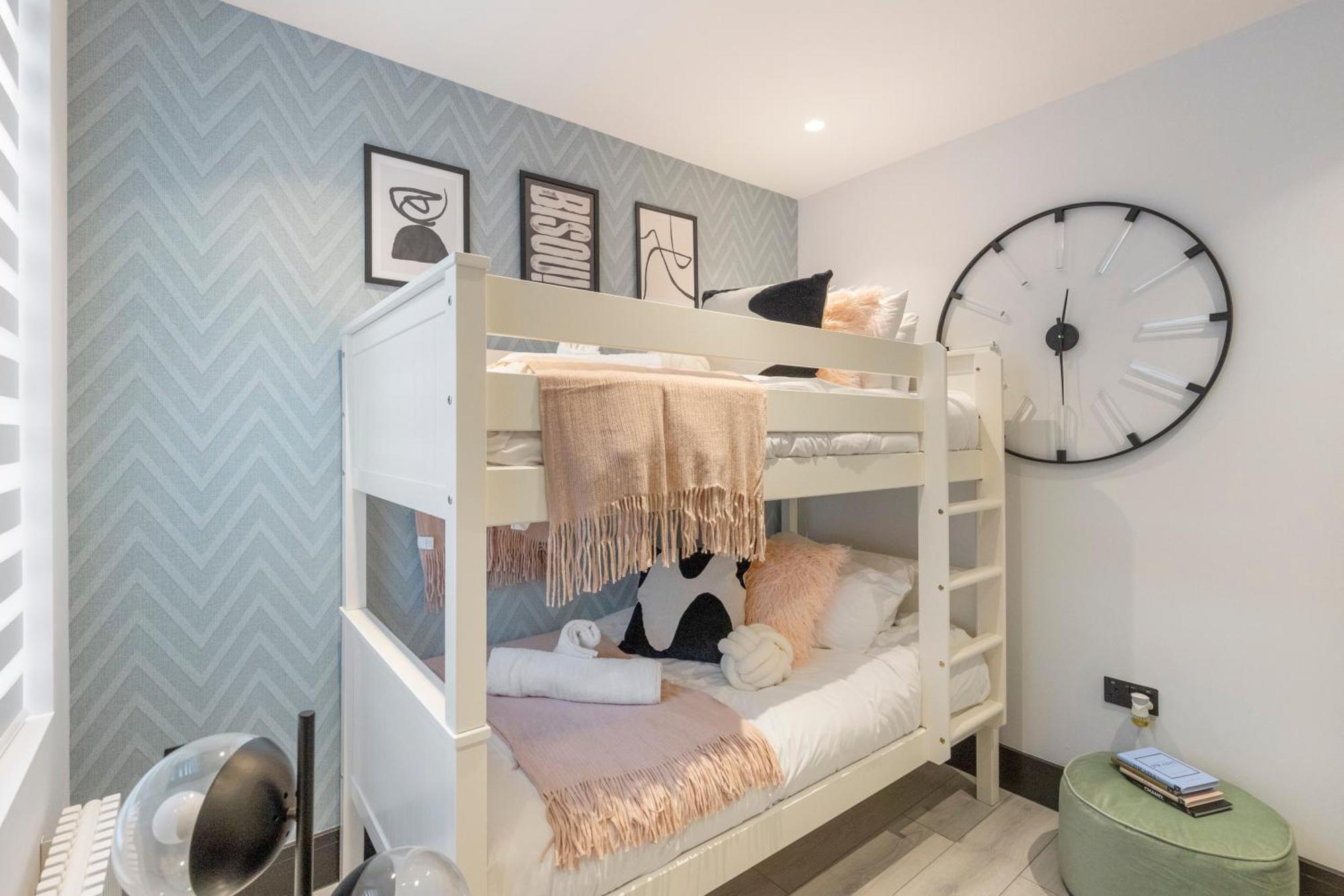 Appartamento Unwind In Style 2Br With Cozy Backyard For Groups Londra Esterno foto