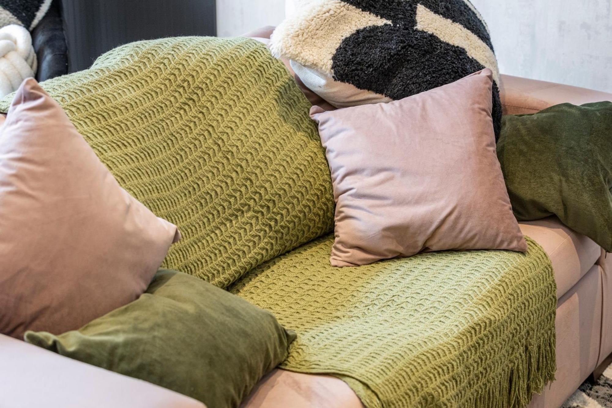 Appartamento Unwind In Style 2Br With Cozy Backyard For Groups Londra Esterno foto